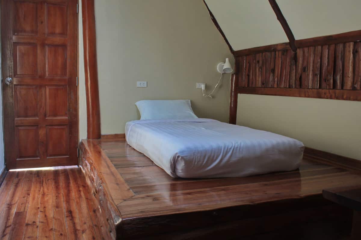 Traditional Single Room | Free WiFi, bed sheets