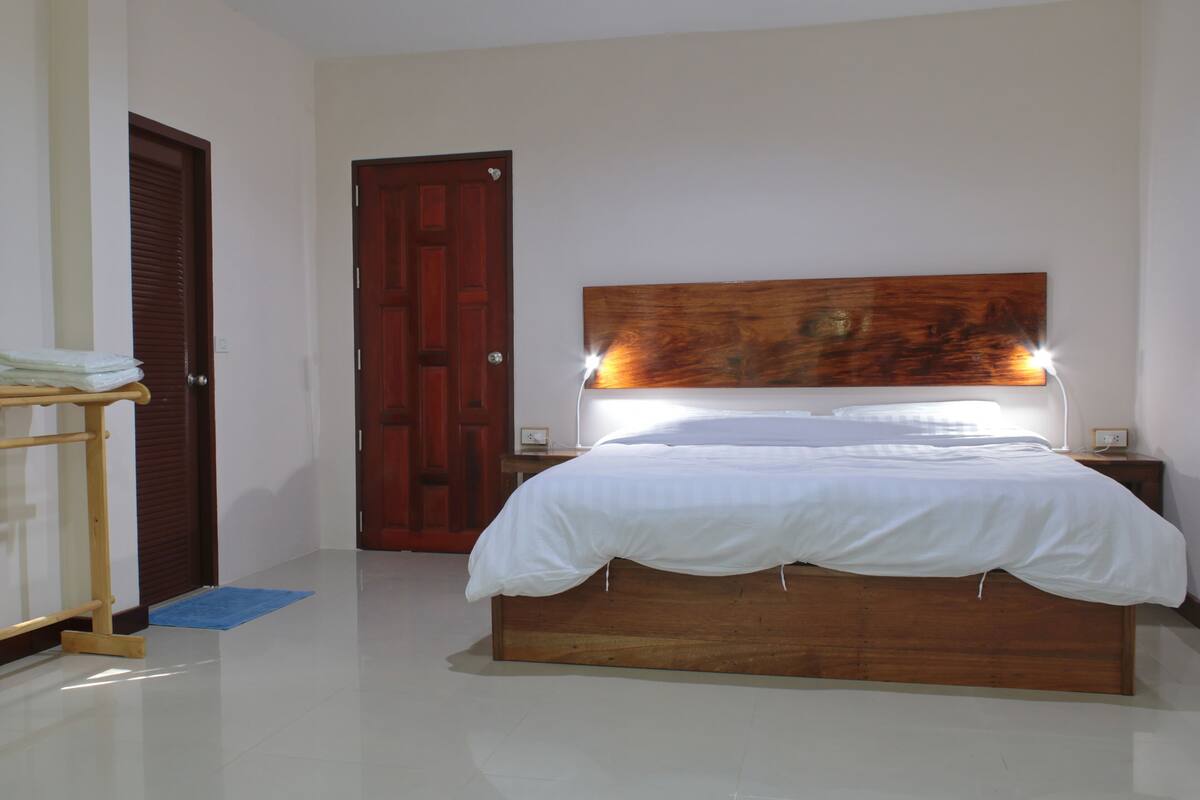 Standard Double Room | Free WiFi, bed sheets