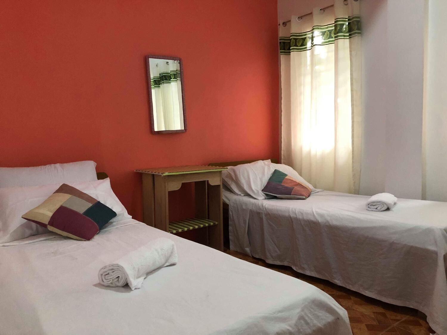 Basic Twin Room | Desk, bed sheets