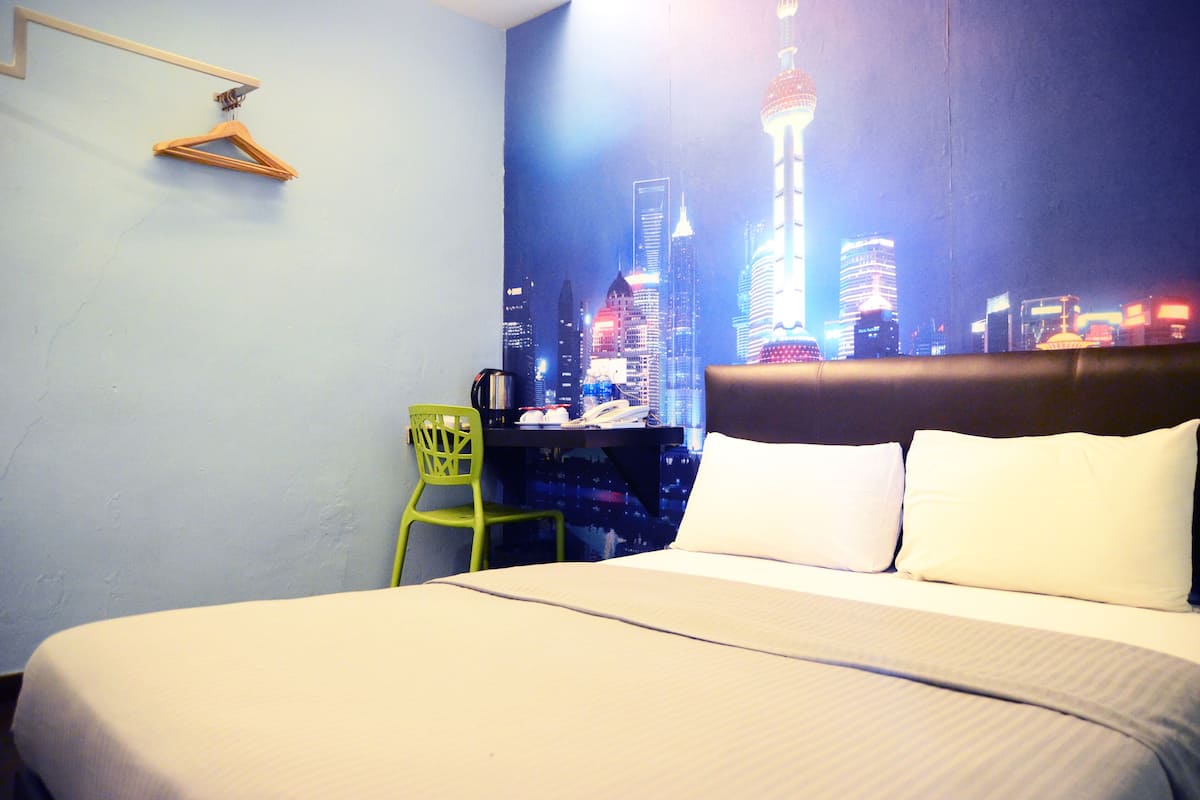Superior Double Room | Desk, iron/ironing board (on request), bed sheets