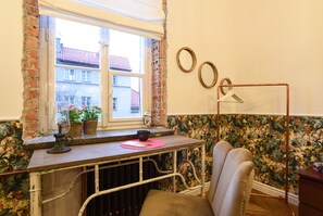 Appartement Design, 1 chambre, non-fumeur, côté cour intérieure | 1 chambre, rideaux d’obscurcissement, fer et planche à repasser