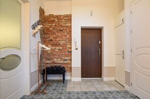 Design-Apartment, 1 Schlafzimmer, Nichtraucher, zum Innenhof hin | Wohnbereich | Flachbildfernseher