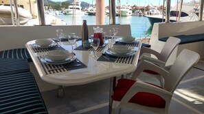 Outdoor dining - Unique & Fun Accommodation on a Boat in Paradise. (Victoria)