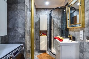 Apartment, 1 Bedroom (Sun&Gold) | Bathroom - Cosy Apartments - Heart of Warsaw (Warsaw)