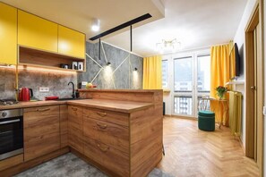 1 غرفة نوم وبديكورات فريدة لكل غرفة وطراز فر يد لكل وحدة