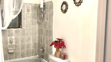 Combined shower/bathtub, towels, toilet paper