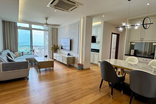 Luxury Suite, 2 Bedrooms, Balcony, Sea View | Ruang tamu | TV skrin rata