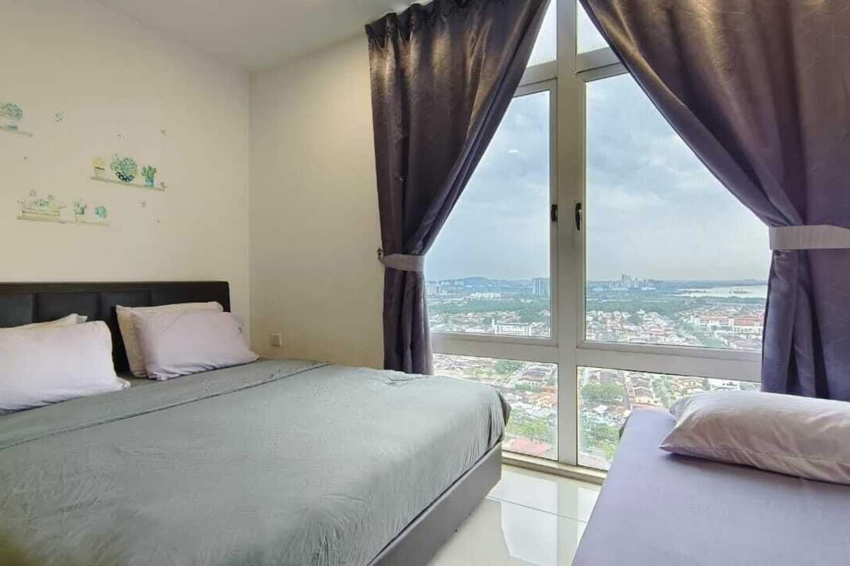 Estudio familiar, varias habitaciones, vista a la ciudad, en esquina | Tabla de planchar con plancha, wifi gratis y ropa de cama
