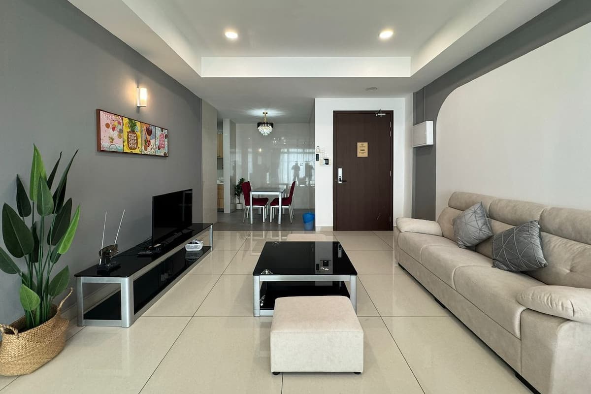 Departamento Prestigio, 2 habitaciones, vista a la ciudad, en esquina | Área de sala de estar | Televisión de pantalla plana