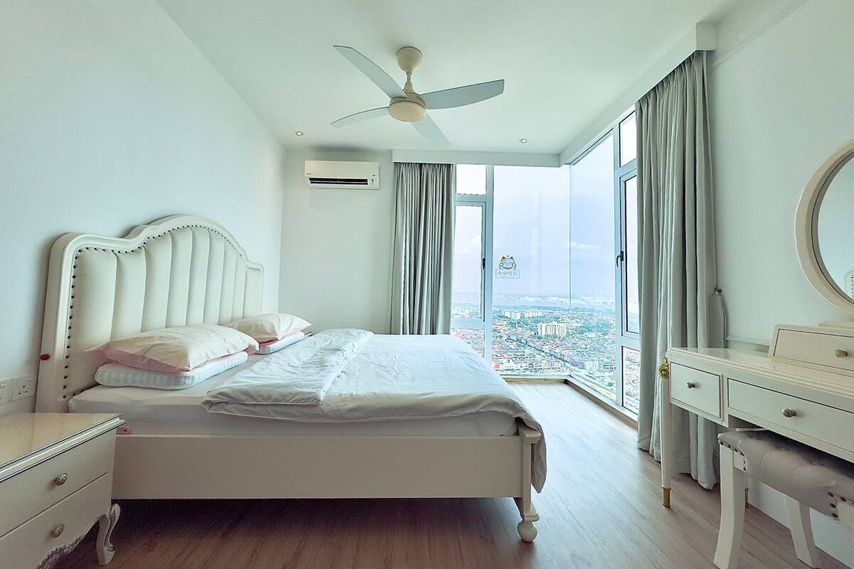 Luxury Suite, 2 Bedrooms, Balcony, Sea View | Iron/ironing board, free WiFi, bed sheets