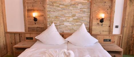 Desk, soundproofing, iron/ironing board, cribs/infant beds