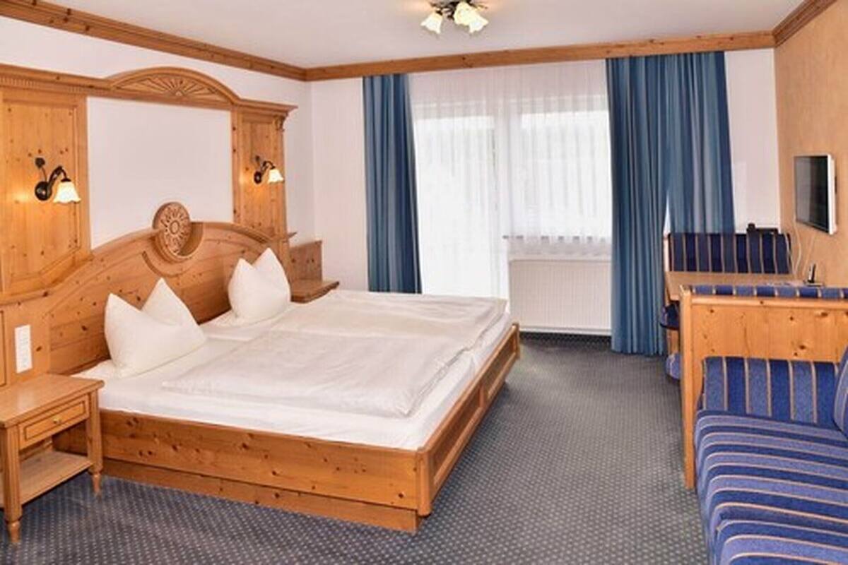 Double Room, Balcony | Desk, soundproofing, iron/ironing board (on request), cots/infant beds