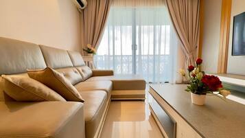 Iron/ironing board, free wired Internet, bed sheets