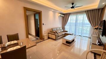 City-Apartment, 3 Schlafzimmer, Meerblick, Meerseite | Bügeleisen/Bügelbrett, kostenloses Internet per Kabel, Bettwäsche