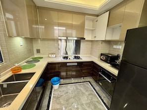 Family Apartment, 4 Bedrooms, Non Smoking, Sea Facing | Private kitchen