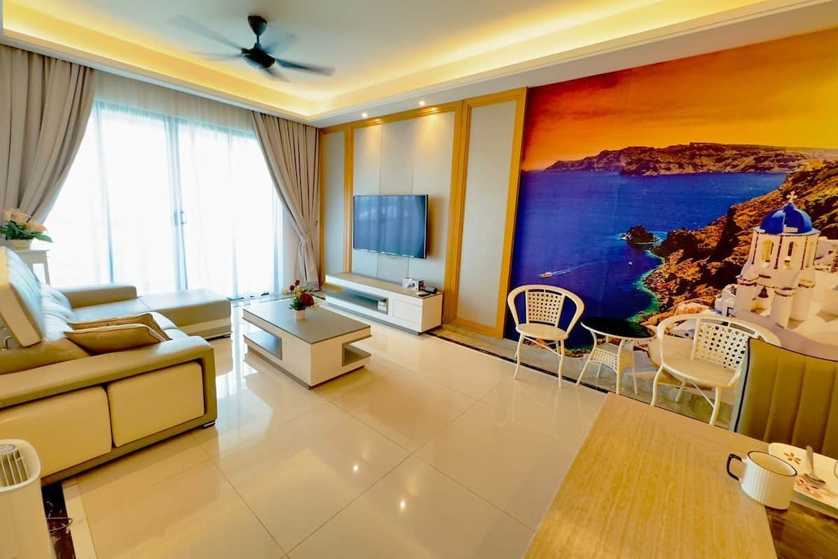 City Apartment, 3 Bedrooms, Sea View, Sea Facing | Living area | Flat-screen TV