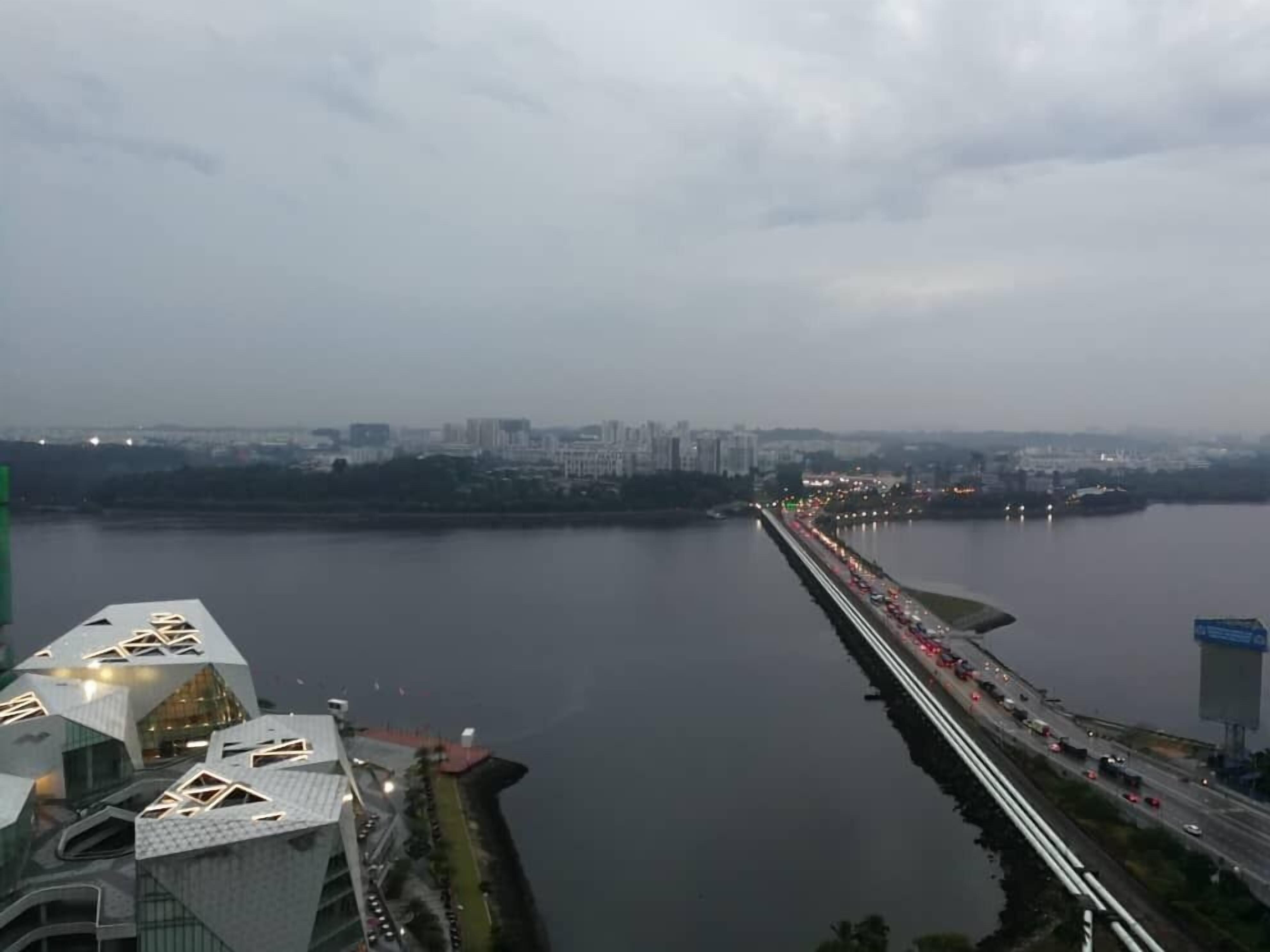 Căn hộ trung tâm thành phố, 2 phòng ngủ, quang cảnh biển | Hiên