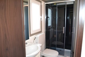 Bungalow, 2 Bedrooms | Bathroom