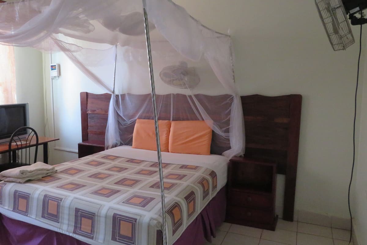 Standard Double Room | Soundproofing, free WiFi, bed sheets