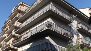 A multi-story building with balconies and a ground-level entrance. - B&B San Francesco (Nicosia)