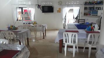 Breakfast, lunch, dinner served; local and international cuisine