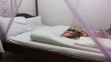 Soundproofing, free WiFi, bed sheets