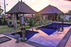 Kolam renang outdoor