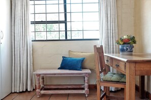 Quadruple Room (The Cottage) | Soundproofing, free WiFi, bed sheets