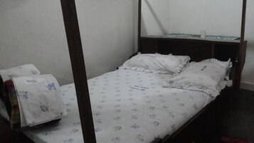 Habitación individual | Escritorio, wifi gratis y ropa de cama