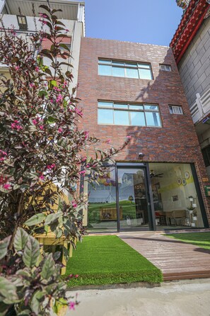 Exterior - Color Balloons (Magong)