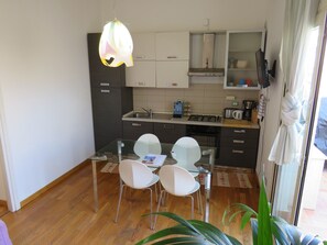 Kühlschrank, Ofen, Herdplatte, Geschirrspüler