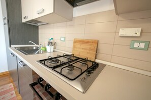 Kylskåp, ugn, spishäll och diskmaskin