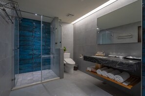 Quadruple Room, Ocean View | Bathroom | Hair dryer, slippers, electronic bidet, towels - Relaxury Beach House (Hengchun)