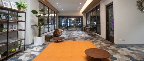 Coin salon dans le hall
