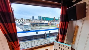 View from room - Amsterdam Hotelboat - Hostel (Amsterdam)