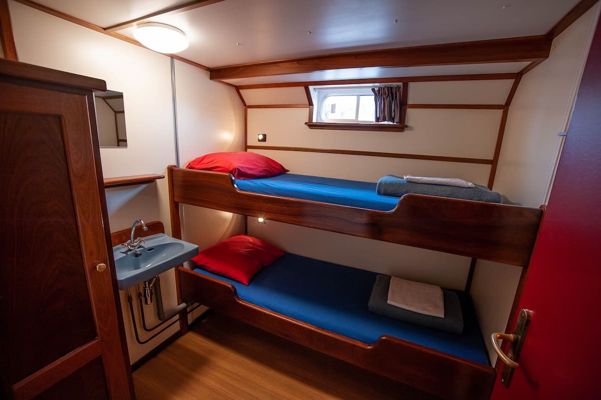 Basic Twin Room | Free WiFi, bed sheets
