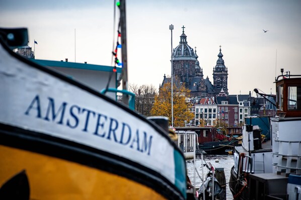 Exterior - Amsterdam Hotelboat - Hostel (Amsterdam)