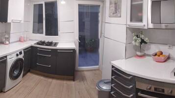 Cookware/dishes/utensils