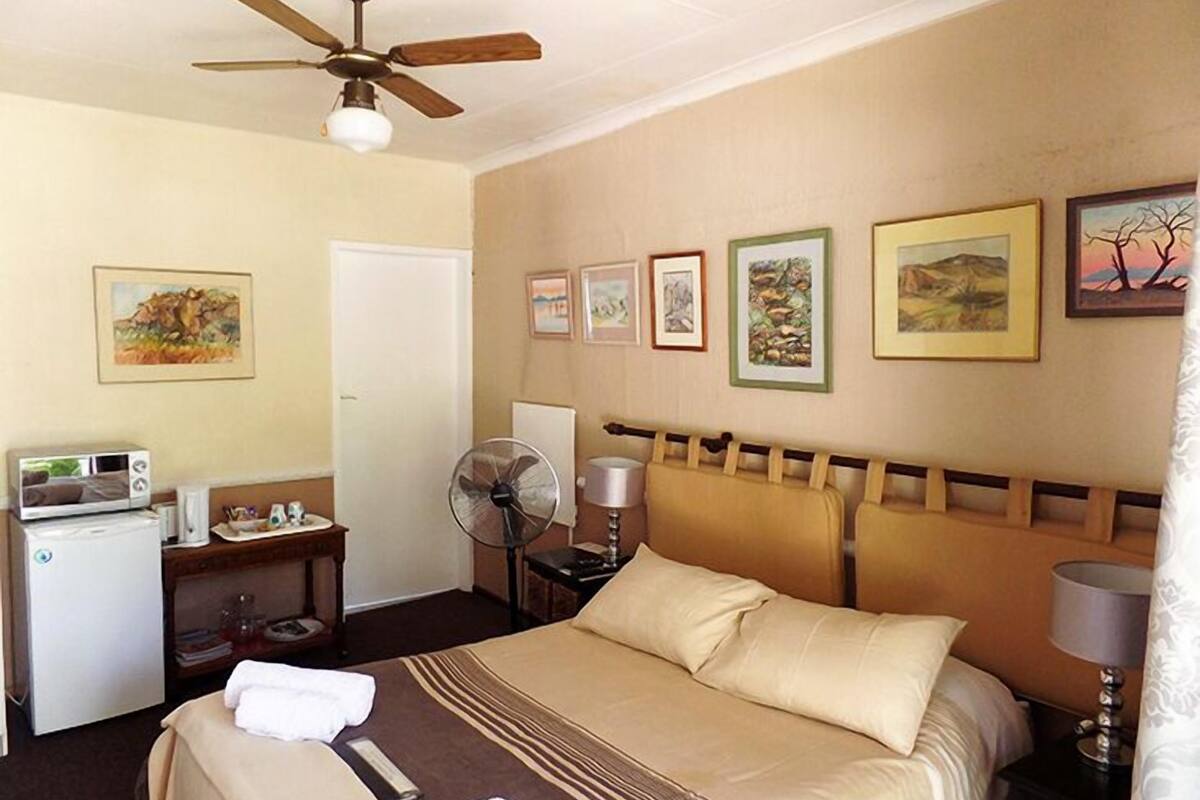 Habitación doble | Escritorio, wifi gratis y ropa de cama 