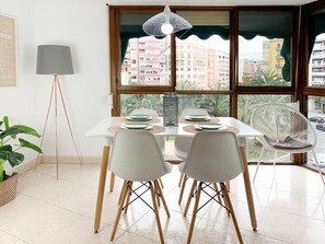 Dining - Cozy Flats Luceros (Alicante)