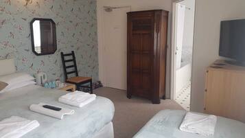 Family Room | Free WiFi, bed sheets