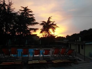 Piscine extérieure en saison