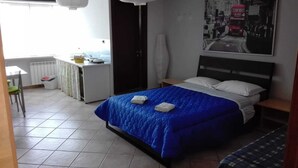 Basic Double or Twin Room | Rollaway beds (surcharge), WiFi (free), bed sheets - Bed & Breakfast La Magnolia (Bassano in Teverina)