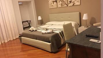 Firemannsrom | Minibar, skrivebord, barnesenger og wi-fi (inkludert)