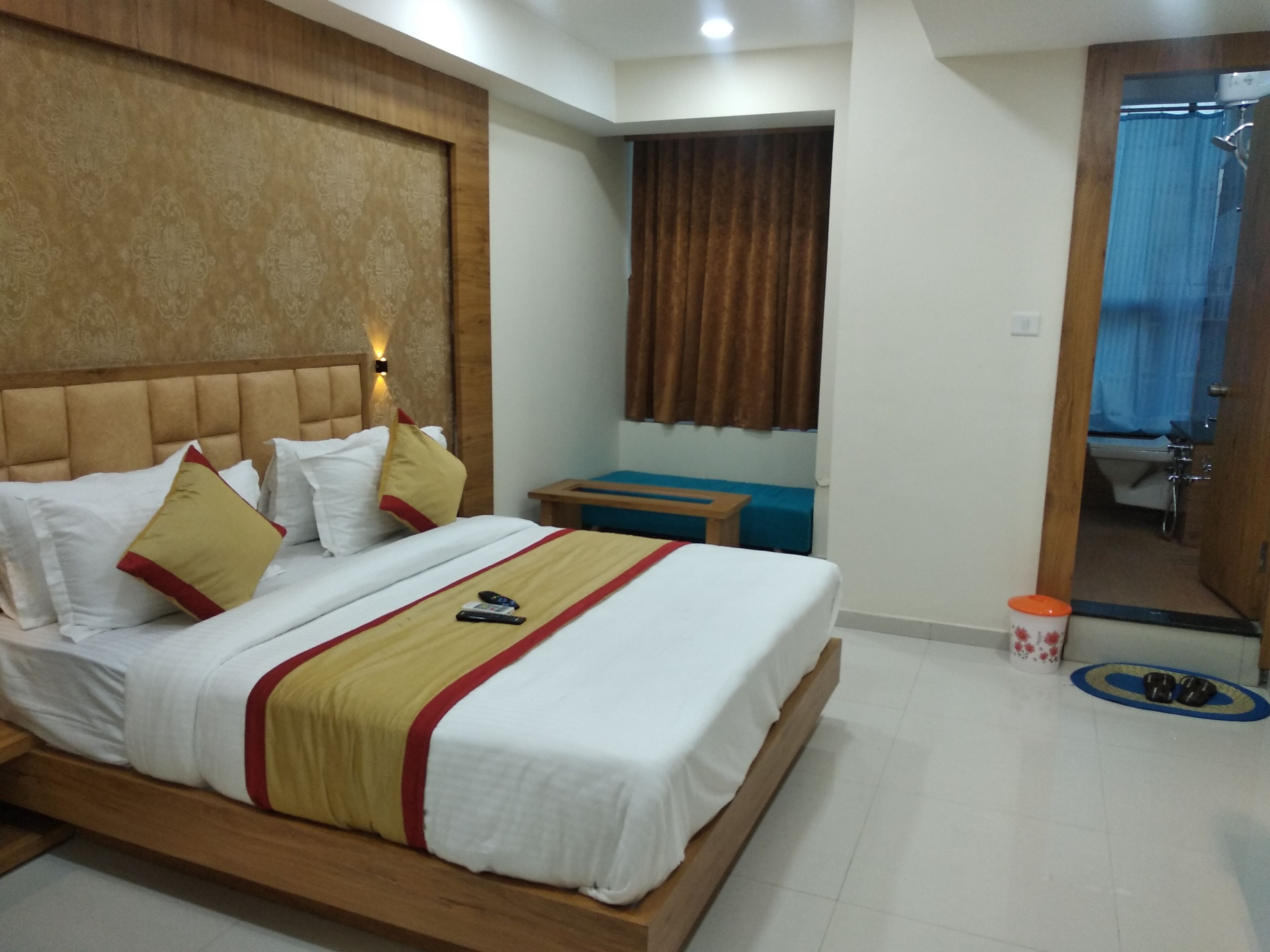 디럭스 더블룸 | 객실 내 금고, 책상, 무료 WiFi, 침대 시트