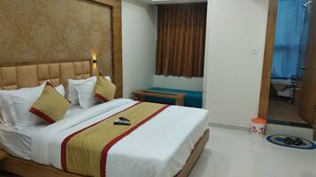 Habitación doble Deluxe | Caja de seguridad en la habitación, escritorio y wifi gratis