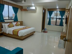 Kamar Double Deluks | Brankas, meja kerja, Wi-Fi gratis, dan seprai linen