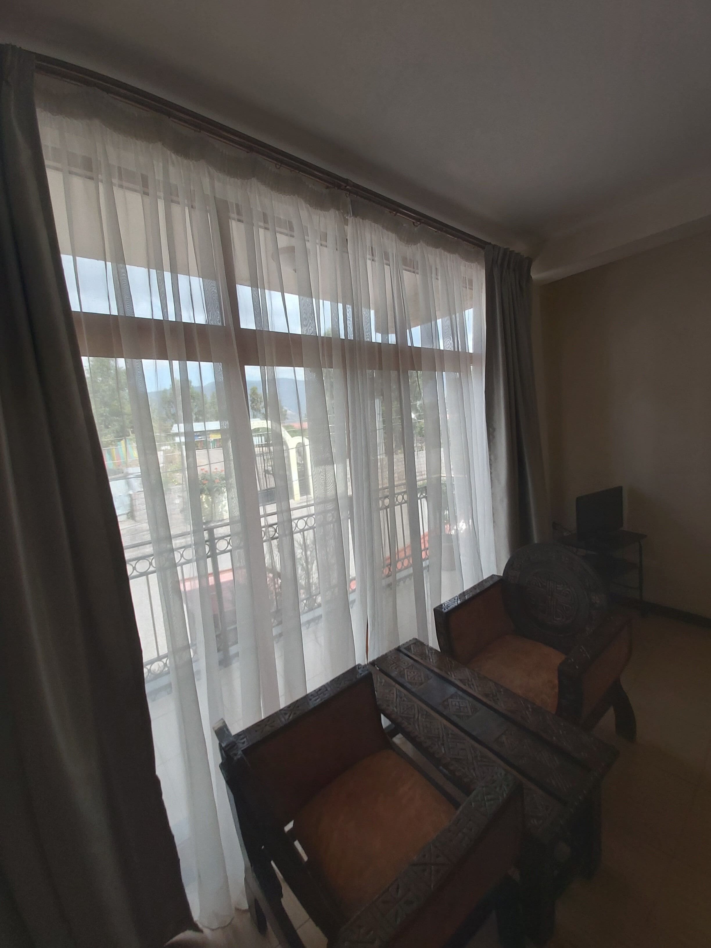 Brankas, Wi-Fi gratis, dan seprai linen