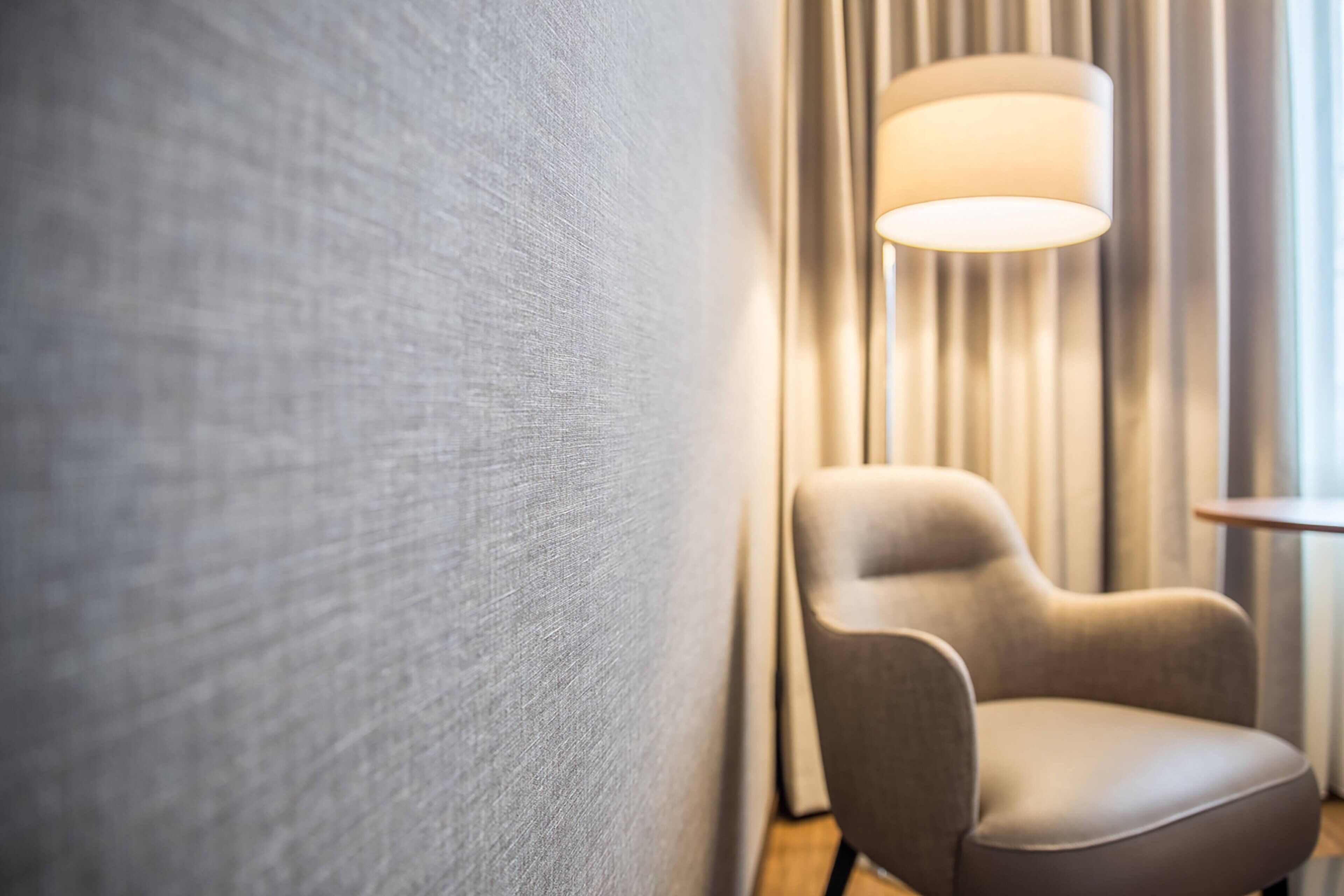 standard room, 1 king bed | minibar, in-room safe, laptop workspace, blackout curtains