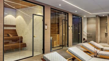 Couples treatment rooms, sauna, hot tub, steam room